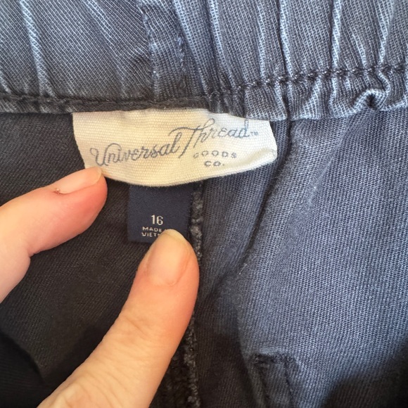 Universal Thread Dark Gray Relaxed Jeans - Picture 4 of 6